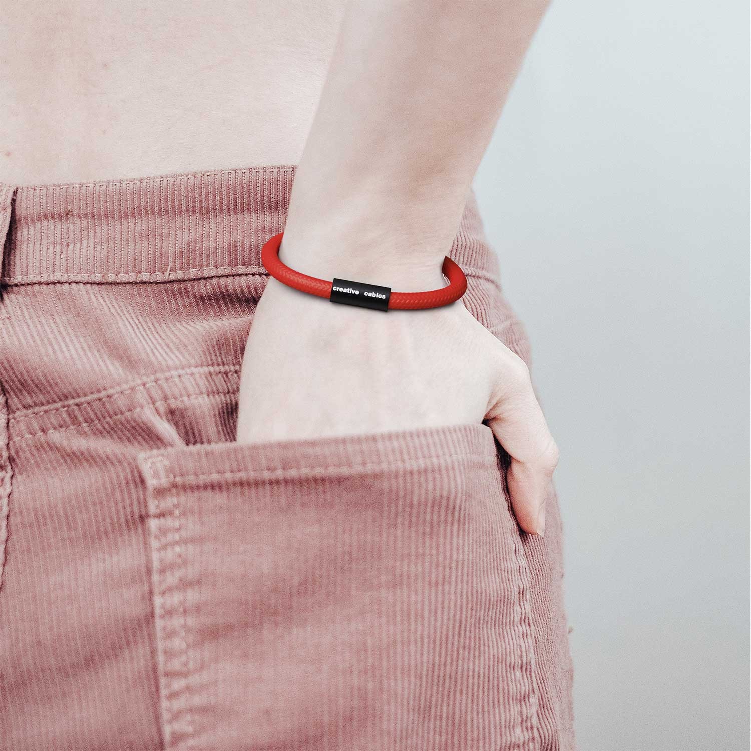 Armband av textilkabel med magnetlås - RM09 Röd