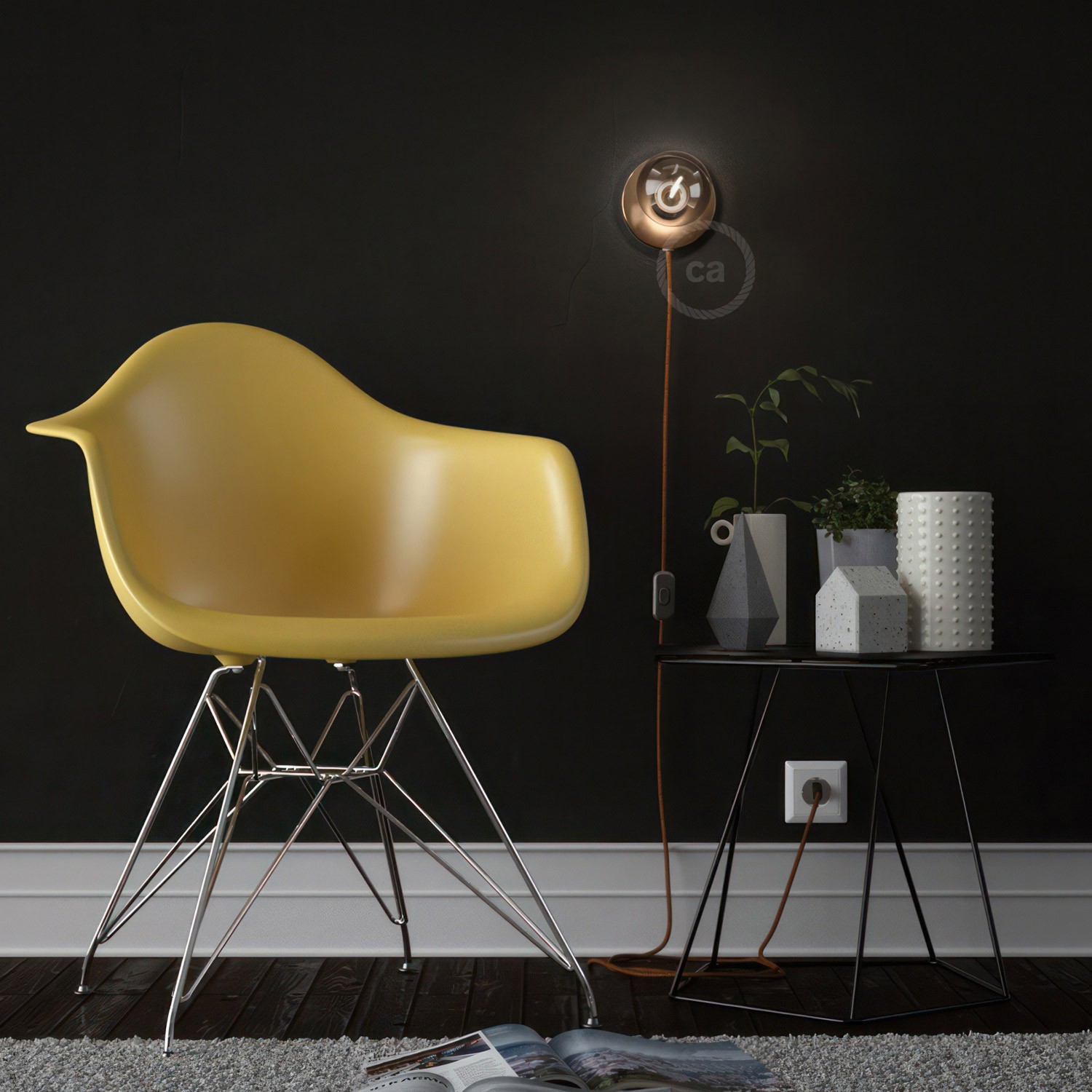 Spostaluce, spotlight lampa i metall med textilkabel och sidohål