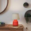 Vaso bordslampa i keramik med Impero lampskärm, komplett med textilkabel, strömbrytare samt 2-polig stickpropp