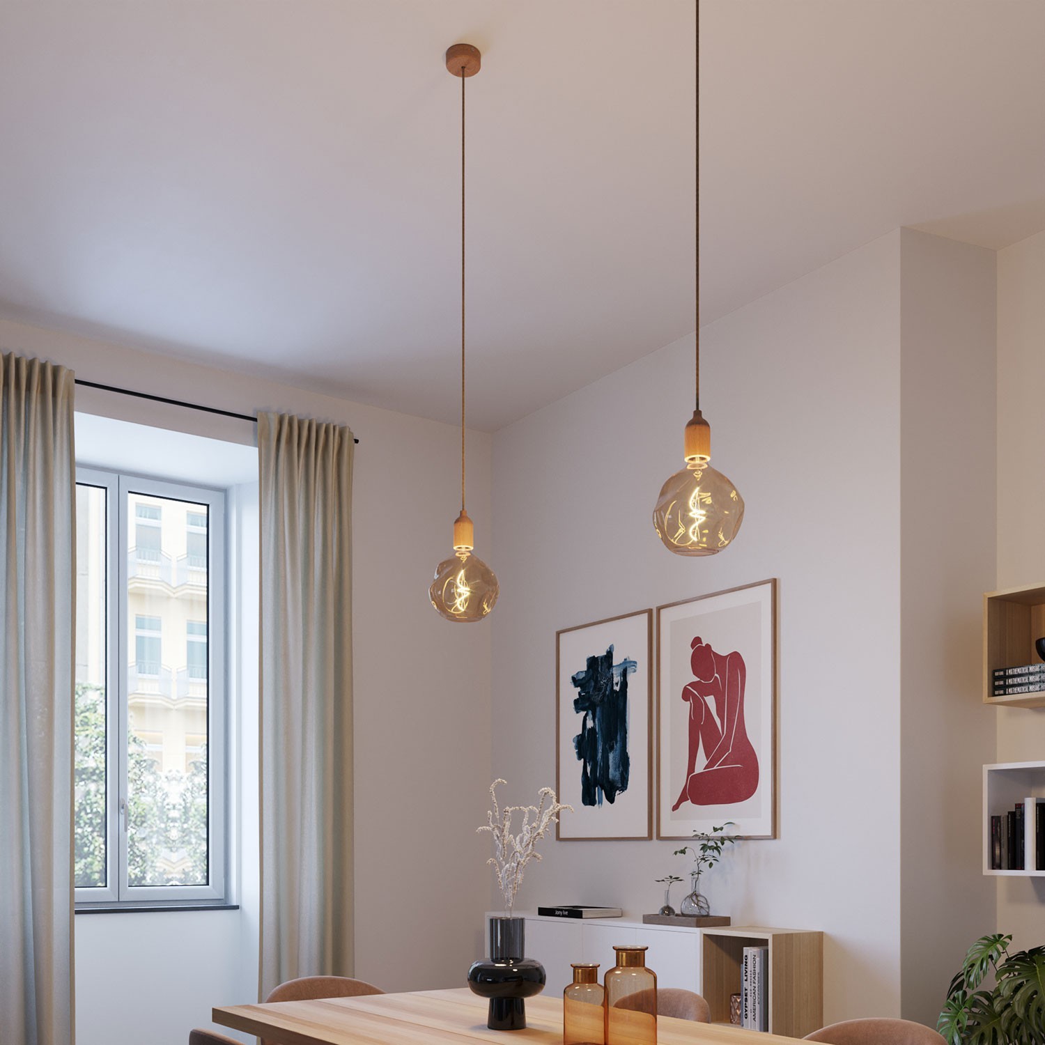 Hängande lampa i träfinish komplett med textilkabel, tillverkad i Italien