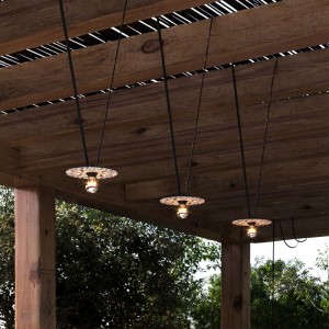 Lumet-System "Maioliche" ljusslinga med 10 m textilkabel, 3 lamphållare samt lampskärmar, krok och svart stickpropp