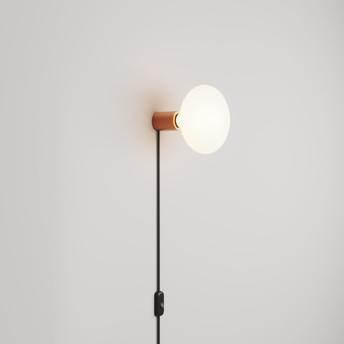 Lampada con spina con finitura metallica e lampadina LED Ellipse effetto porcellana- Rame satinato