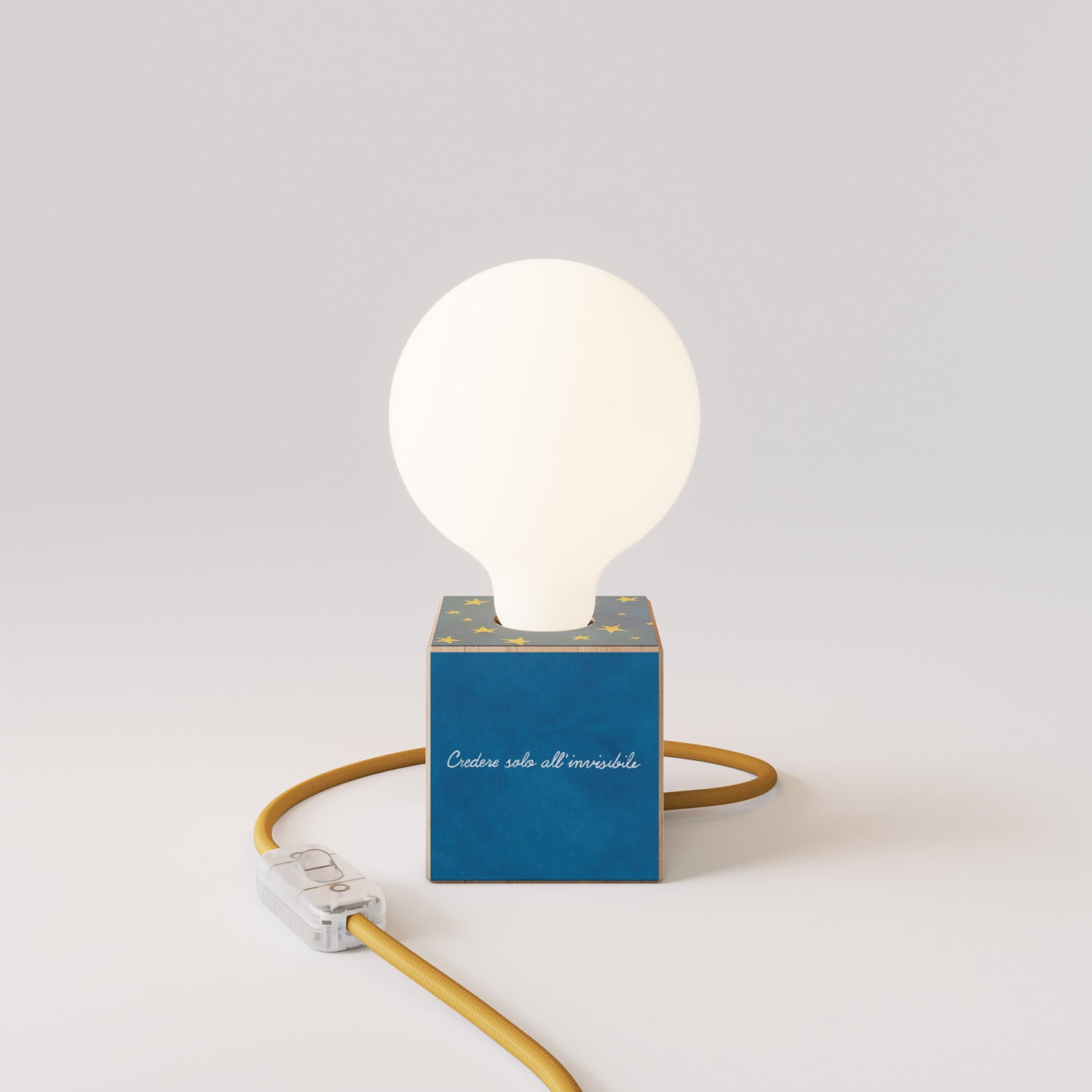 Lampada da tavolo Cubetto "La luna" con lampadina globo effetto porcellana - Santomanifesto