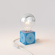 Lampada da tavolo Cubetto "Futur" con lampadina globo mezza sfera argento - Futur Festival
