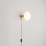 IP65 utomhusvägglampa med justerbart led och okrossbar Unbreak-a-Ball-klotglob. Perfekt för verandor, uteplatser och poolområden.