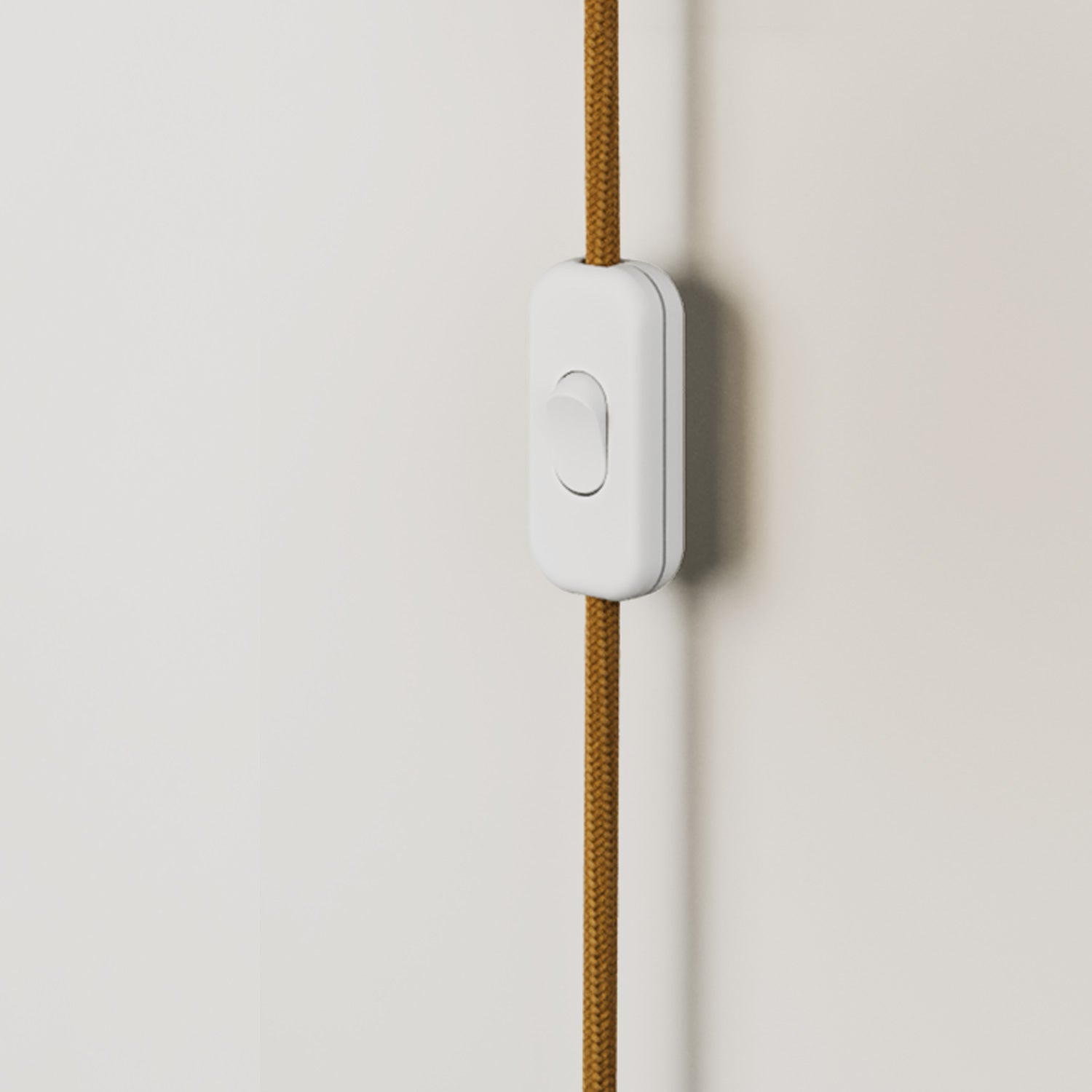 Applique da parete in metallo con spina a due poli - Bianco