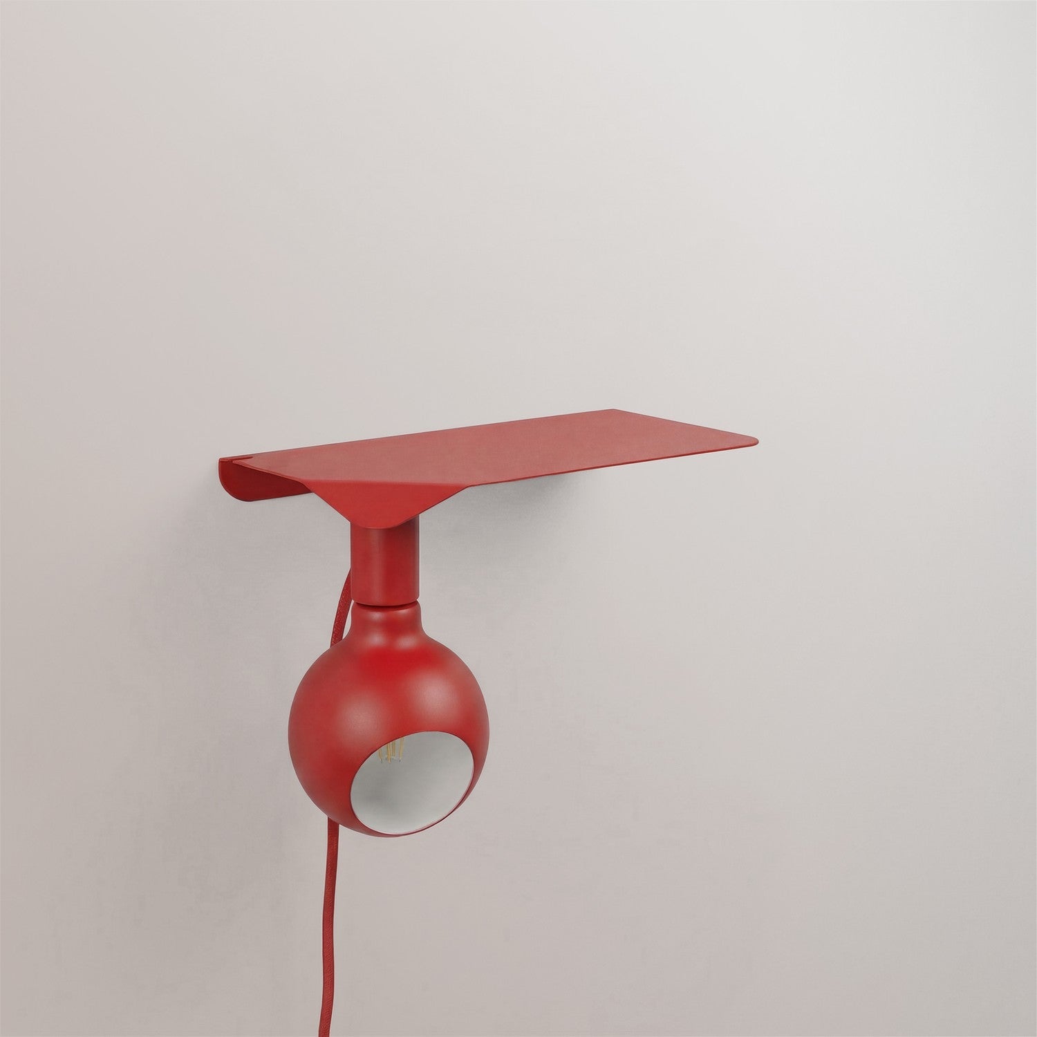 Combo Camo - Lampada con mensola e spina UK - Rosso