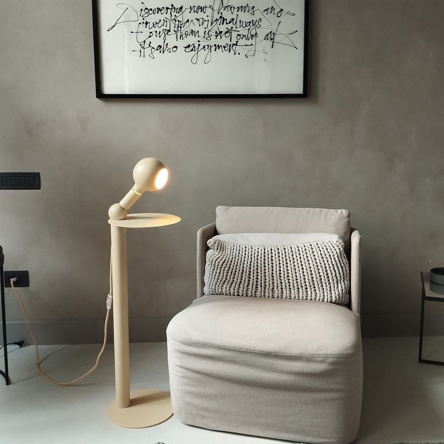 Rocco - Lampada da terra con spina UK e lampadina Camo - Panna