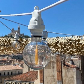 Creative-Cables lyser upp Ciel Rooftops tak, en oas för coliving i Marseille 